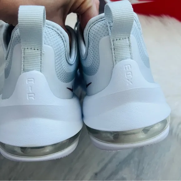 NWT Nike Air Max Axis Women’s Shoes