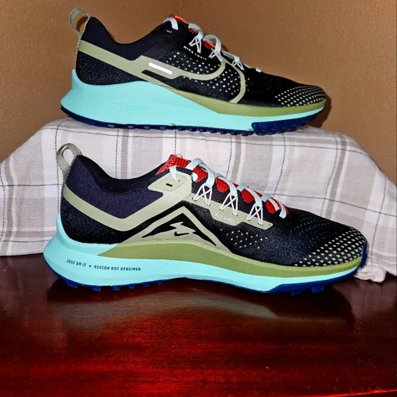 NWT- NIKE PEGASUS TRAIL IV ALL TERRAIN SHOES. SZ 10.5