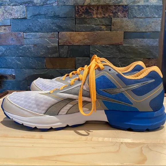 ‼️NWT- REEBOK One Cushion Smoothfuse Running Shoes