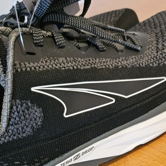 NWT'S - ALTRA - Black Foot Shape Lace-up Athletic Shoes, Size 9