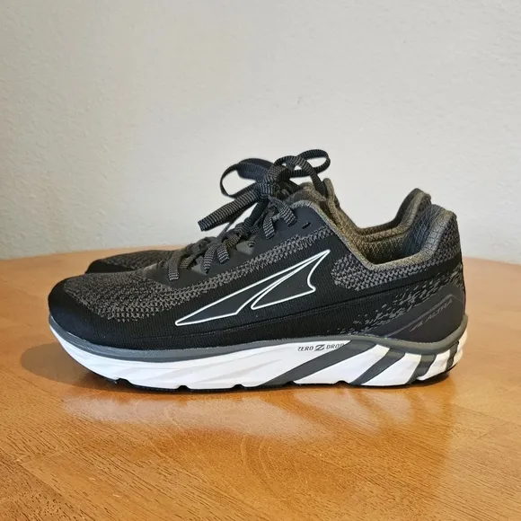 NWT'S - ALTRA - Black Foot Shape Lace-up Athletic Shoes, Size 9