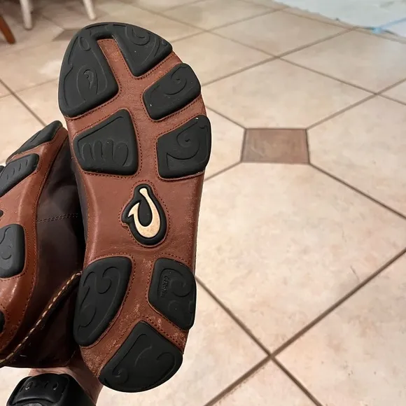 Olukai Ohana lace up nubuck leather outdoor hiking shoes size 8