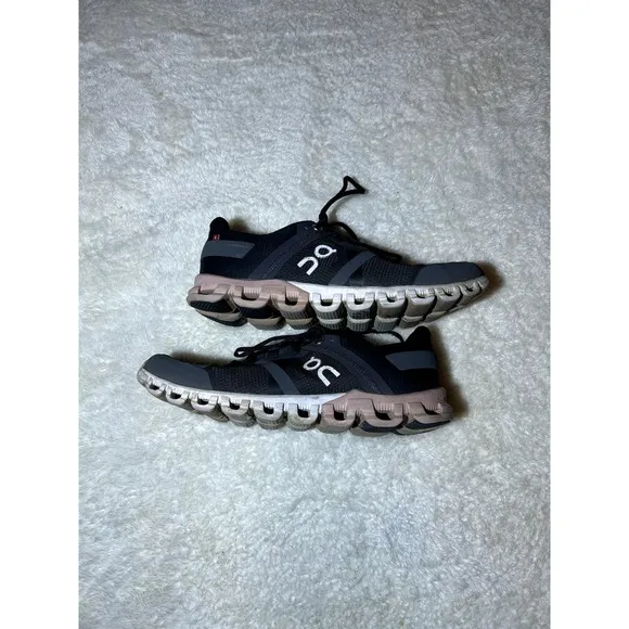 On Cloud Black &amp; Pink Used Women's Active Shoes Size 7.5