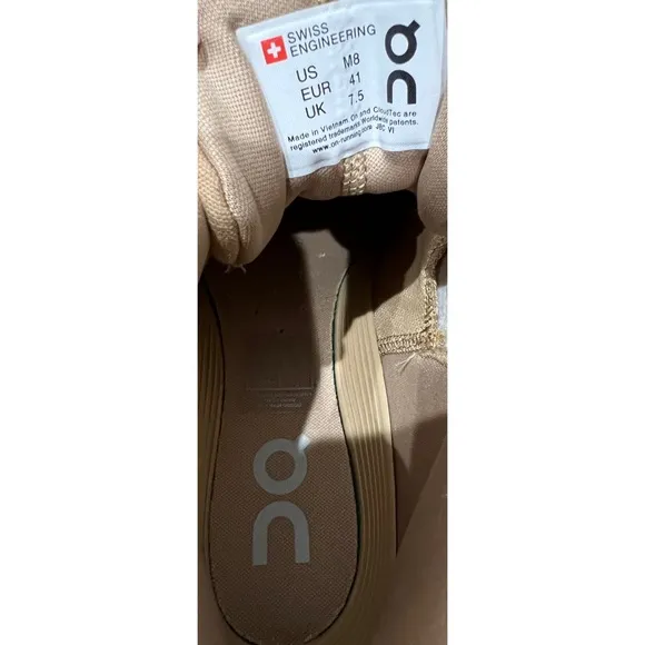 On Cloud Hi in Dune Running Shoes like new mens Size 8