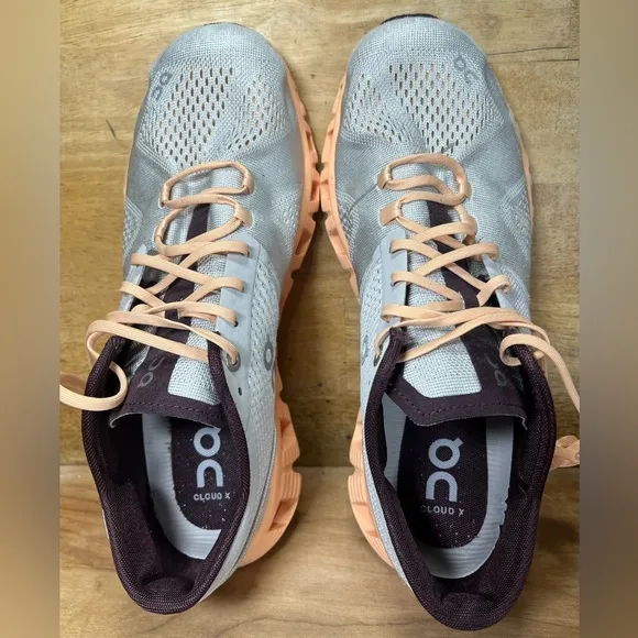 On Cloud X REFLECTIVE Womens Size 9 Running Shoes Sneakers Silver Almond
