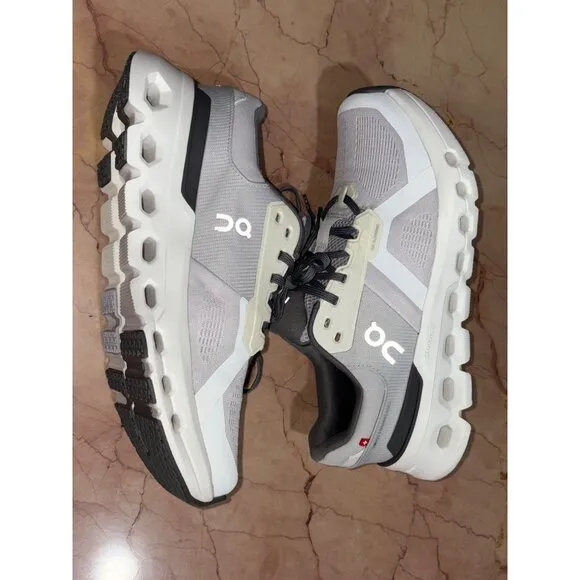 ON Cloudrunner 2 Sneaker in Frost &amp; White 9 New with box Mens Athletic Shoes