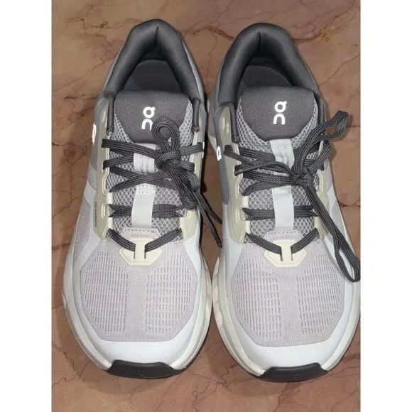 ON Cloudrunner 2 Sneaker in Frost &amp; White 9 New with box Mens Athletic Shoes