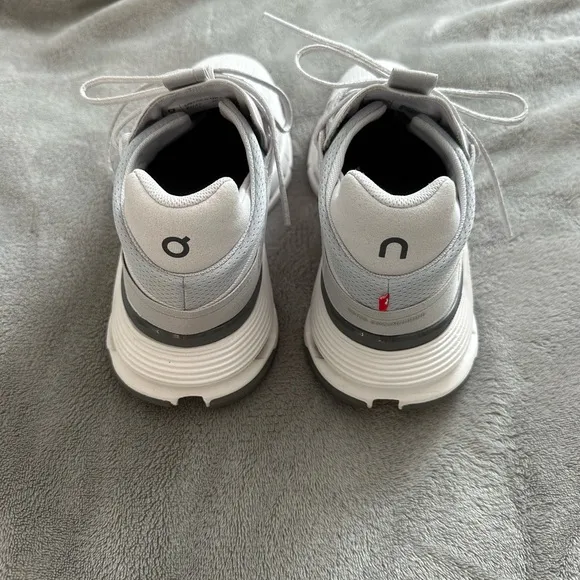On Running Men's Athletic Shoes - White and Gray