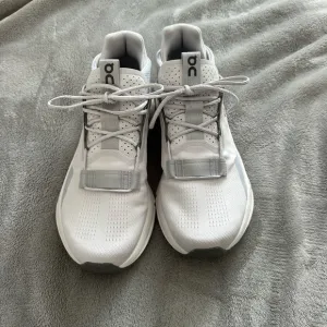 On Running Men's Athletic Shoes - White and Gray