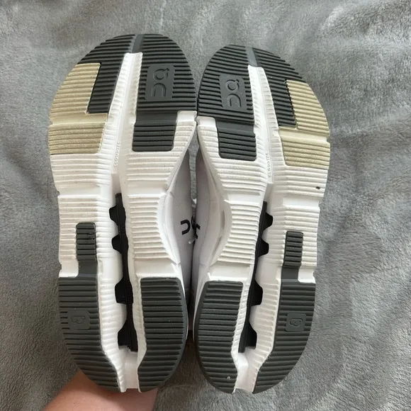 On Running Men's Athletic Shoes - White and Gray