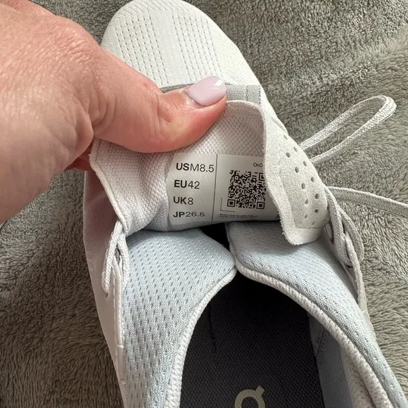 On Running Men's Athletic Shoes - White and Gray