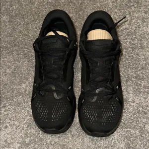 On Running Men's Cloudsurfer 2 running shoes in black/black size 9.5