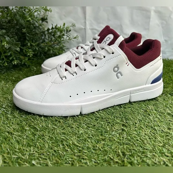 On Running Men's The Roger Advantage  White/ Mulberry Shoes size 8.5  new