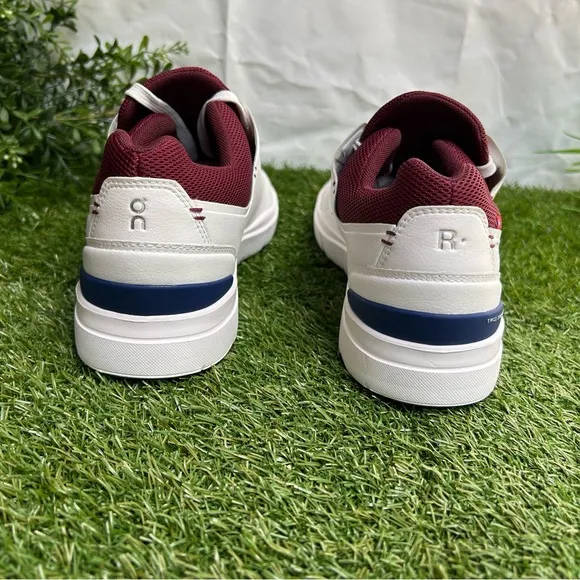 On Running Men's The Roger Advantage  White/ Mulberry Shoes size 8.5  new