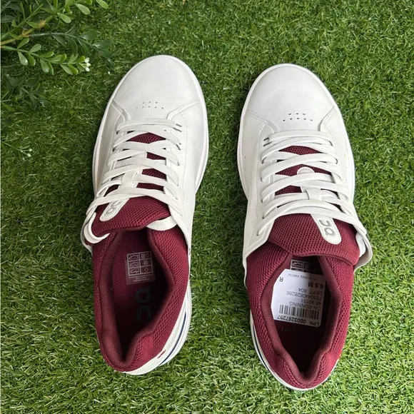 On Running Men's The Roger Advantage  White/ Mulberry Shoes size 8.5  new