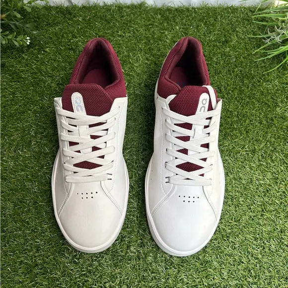 On Running Men's The Roger Advantage  White/ Mulberry Shoes size 8.5  new