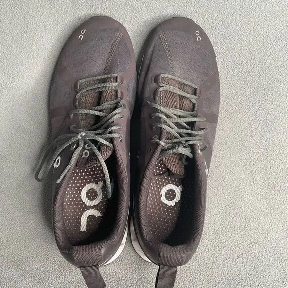 On Running Womens Size 9,5 Gray Athletic and Training Shoes Running Lightweight