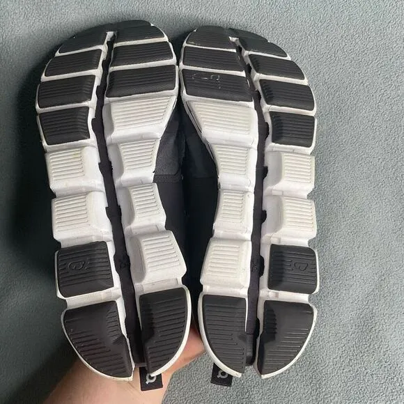 On Running Womens Size 9,5 Gray Athletic and Training Shoes Running Lightweight