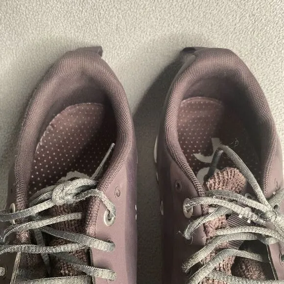 On Running Womens Size 9,5 Gray Athletic and Training Shoes Running Lightweight