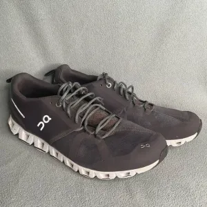 On Running Womens Size 9,5 Gray Athletic and Training Shoes Running Lightweight