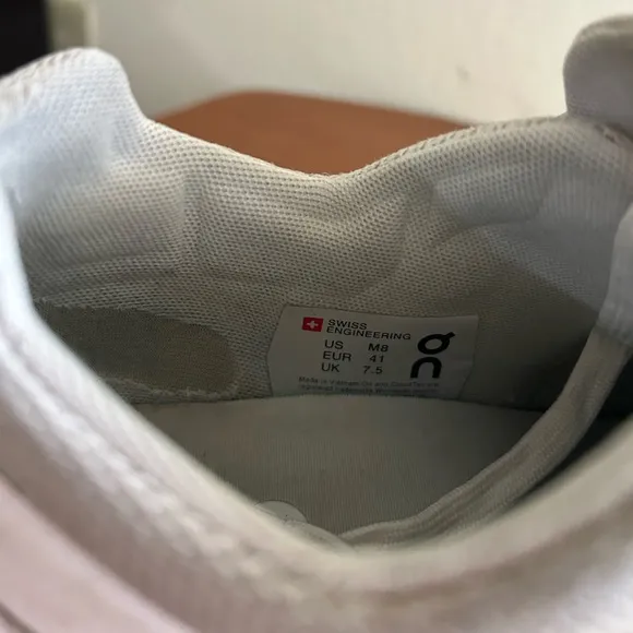 On The Roger Advantage White Size 8 Men’s Sneaker Casual Leather Fabric Travel