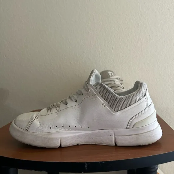 On The Roger Advantage White Size 8 Men’s Sneaker Casual Leather Fabric Travel