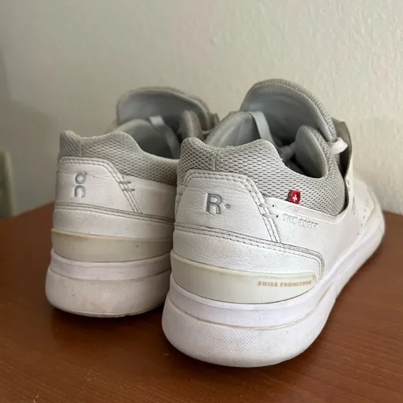 On The Roger Advantage White Size 8 Men’s Sneaker Casual Leather Fabric Travel