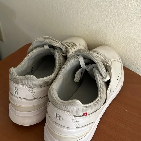 On The Roger Advantage White Size 8 Men’s Sneaker Casual Leather Fabric Travel