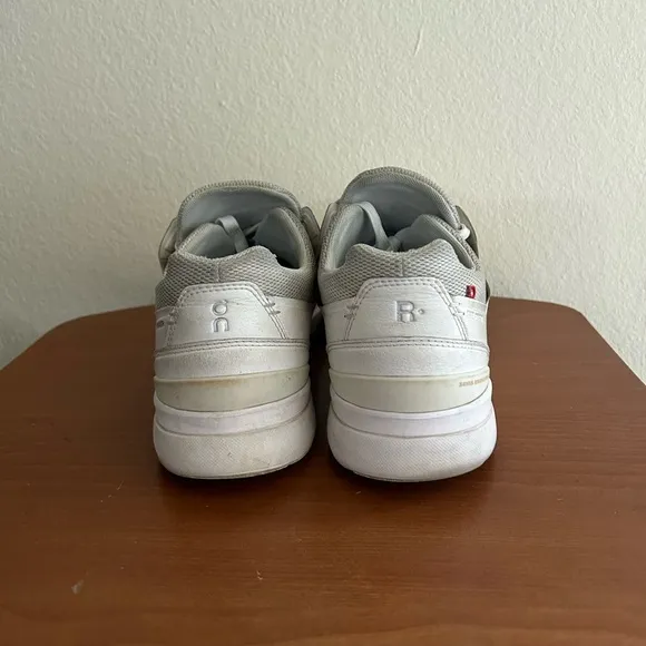 On The Roger Advantage White Size 8 Men’s Sneaker Casual Leather Fabric Travel