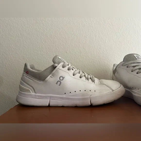 On The Roger Advantage White Size 8 Men’s Sneaker Casual Leather Fabric Travel