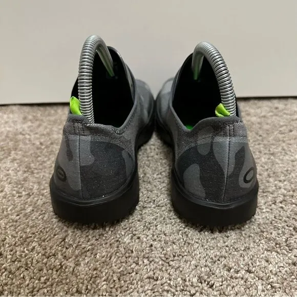 OOFOS Women's eeZee Low Shoes, Black/Gray Camo, Size W9