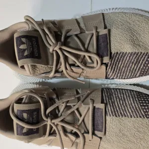 Original Adidas Tan and Brown Athletic Mens Shoes Basketball Resort Relax Fun
