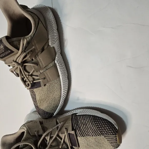 Original Adidas Tan and Brown Athletic Mens Shoes Basketball Resort Relax Fun