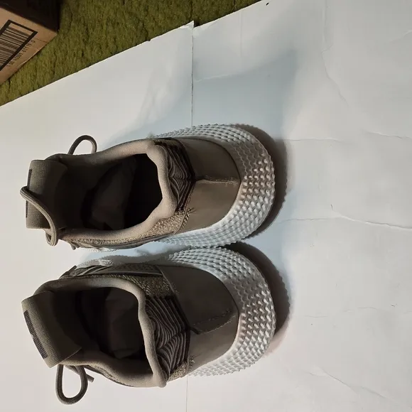 Original Adidas Tan and Brown Athletic Mens Shoes Basketball Resort Relax Fun