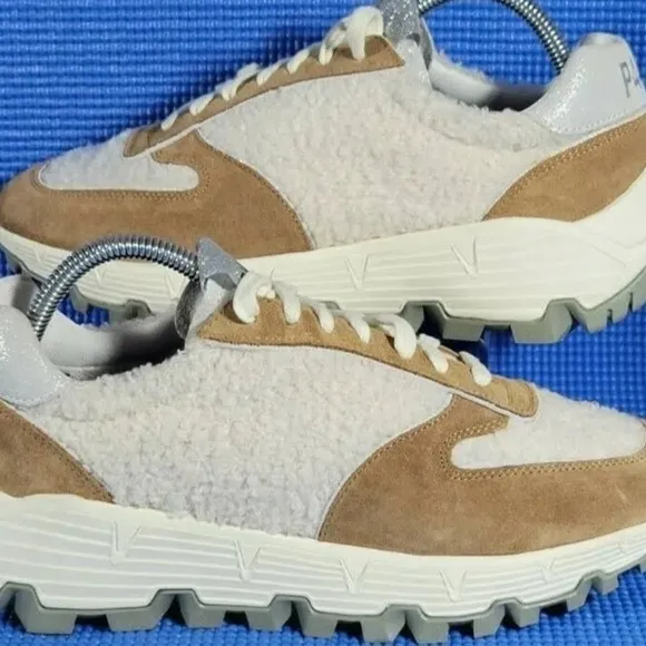 P448 tennis shoes. Sz 39.