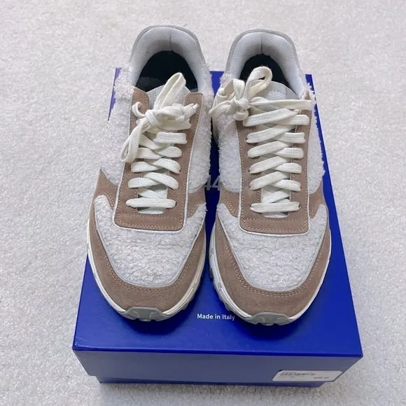 P448 tennis shoes. Sz 39.
