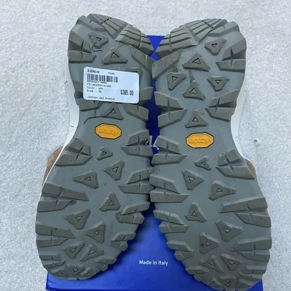P448 tennis shoes. Sz 39.
