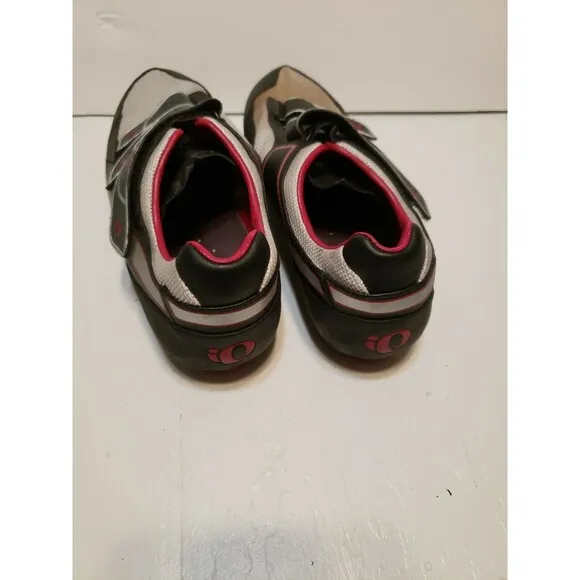 Pearl Iizumi Womens Cycling Shoes Size 41 (US 8.5 )  SPD Cleats Compatible EUC!!