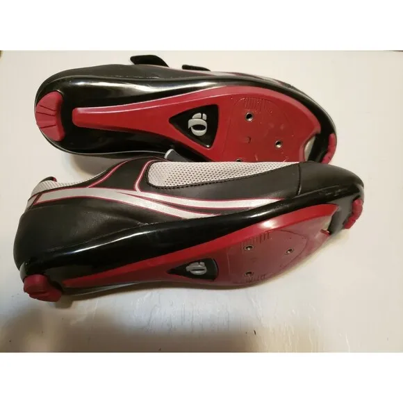 Pearl Iizumi Womens Cycling Shoes Size 41 (US 8.5 )  SPD Cleats Compatible EUC!!