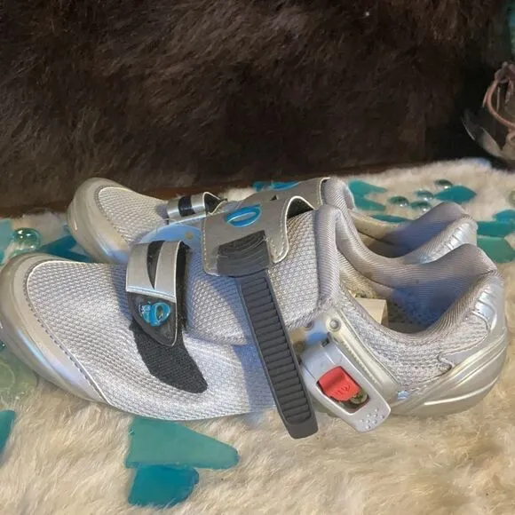 Pearl Izumi cycling shoes 6.5 (3877W)