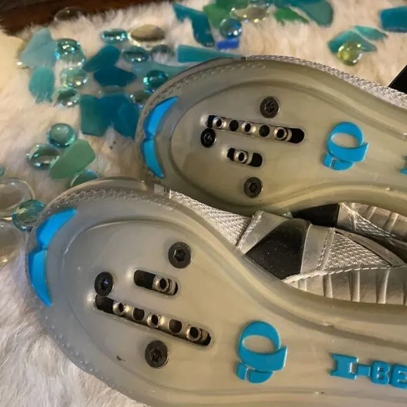 Pearl Izumi cycling shoes 6.5 (3877W)
