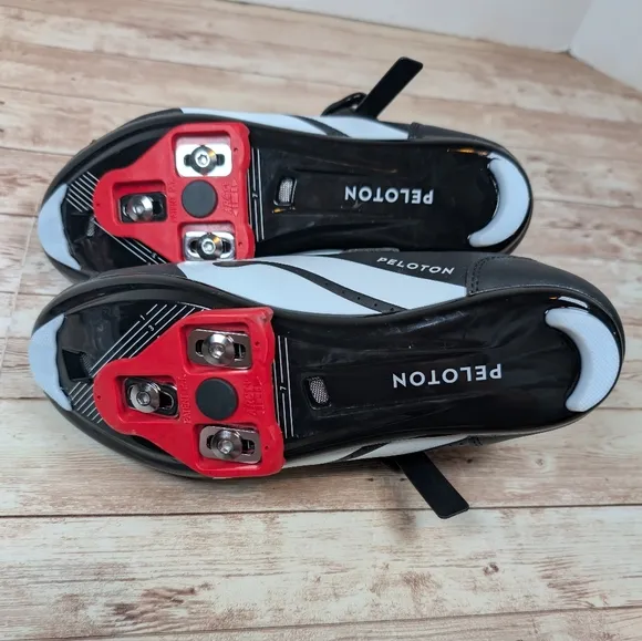 Peloton Bike &amp; Bike Cycling Shoes Red Black White Unisex Size 38 Like New Size 8