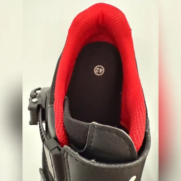 Peloton Black and Red Cycling Shoes w Clips - 42
