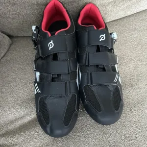 Peloton Cycling Shoes Men's 12 EU Size 46 Black W/Red F-JX-0121, PL-SH-B46