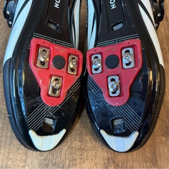Peloton Cycling Shoes w/Delta Cleats Hook-And-Latch Closure Black Red Size EU 45
