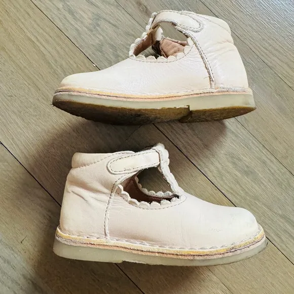 Petit Nord Cream Light Pink T-bar Leather Scallop Toddler Shoes Size EU 22