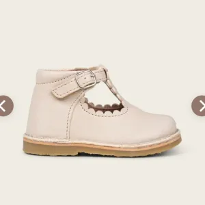 Petit Nord Cream Light Pink T-bar Leather Scallop Toddler Shoes Size EU 22