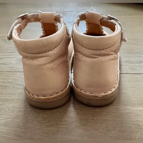 Petit Nord Cream Light Pink T-bar Leather Scallop Toddler Shoes Size EU 22