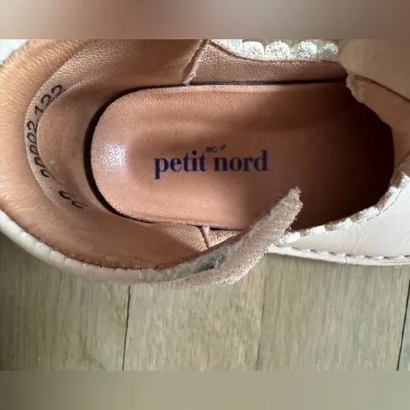 Petit Nord Cream Light Pink T-bar Leather Scallop Toddler Shoes Size EU 22