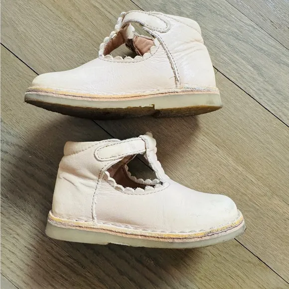 Petit Nord Cream Light Pink T-bar Leather Scallop Toddler Shoes Size EU 22